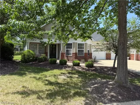 8632 Alexandra Dr #9A, North Royalton, OH 44133
