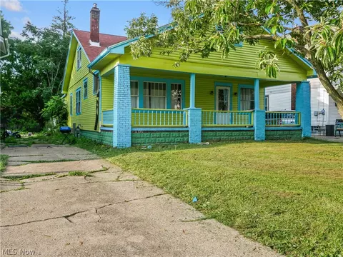 320 E Auburndale Ave, Youngstown, OH 44507
