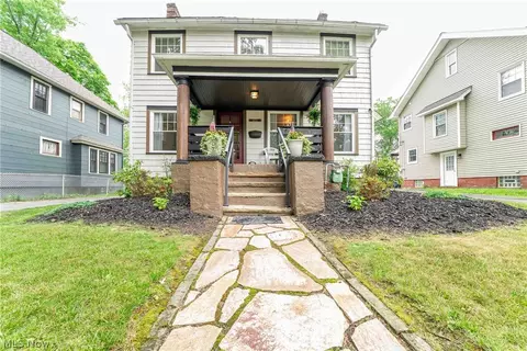 3273 E Scarborough Rd, Cleveland Heights, OH 44118