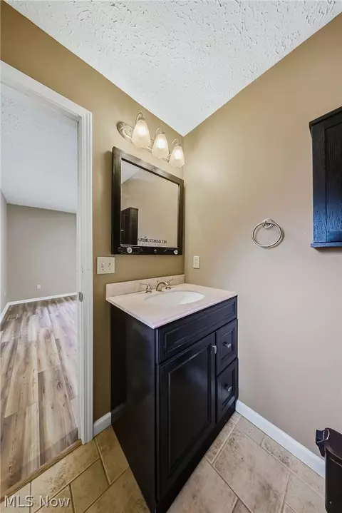 Bath - 6103 Ely Vista Dr, Parma, OH 44129 photo 2 of 4