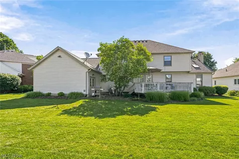 5905 Shetland Cir NE, Canton, OH 44721 photo 2