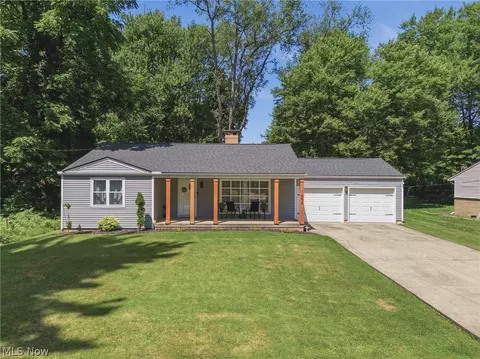 1693 Meadowlane Dr SE, Canton, OH 44709