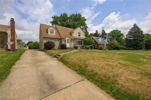 415 30th St NW, Canton, OH 44709