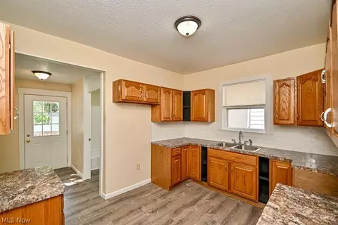 607 Broad Ave NW, Canton, OH 44708 photo 9