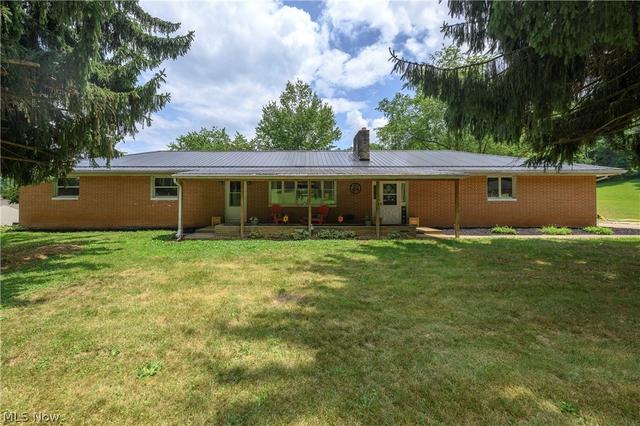 6091 Mills Dr SE, Uhrichsville, OH 44683