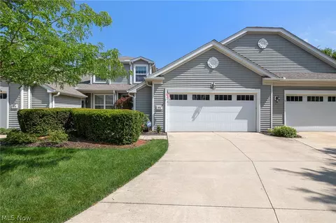 556 Hyannis Port Cir, Avon Lake, OH 44012