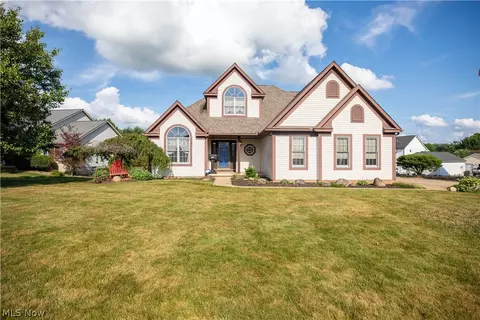 5972 Sunscape Dr NE, Louisville, OH 44641
