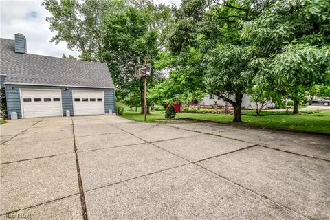 339 E Sprague Rd, Seven Hills, OH 44131 photo 3