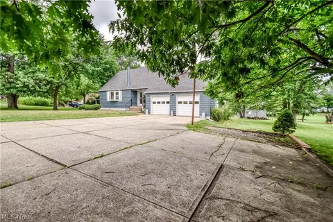 339 E Sprague Rd, Seven Hills, OH 44131 photo 2