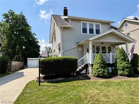 5120 Oakmont Dr, Lyndhurst, OH 44124