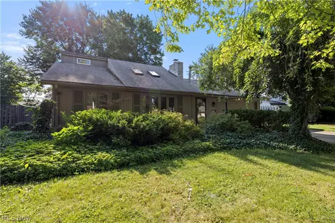 231 Sunset Dr, Berea, OH 44017 photo 3
