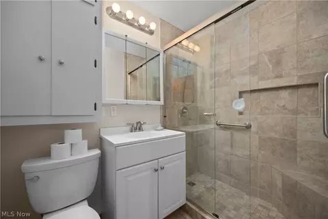 231 Sunset Dr, Berea, OH 44017 photo 9