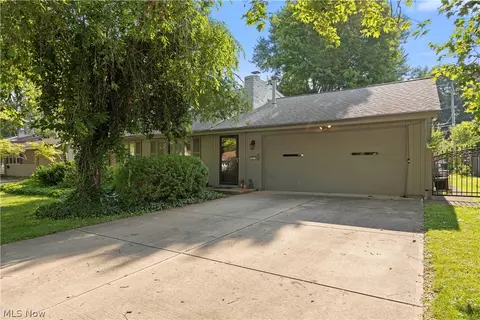 231 Sunset Dr, Berea, OH 44017