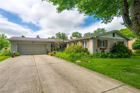 3120 Bambi St NW, Canton, OH 44709
