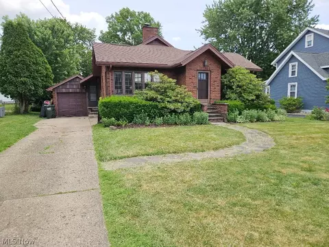 450 N Wood St, East Canton, OH 44730