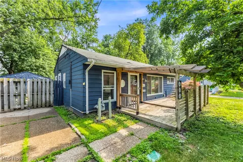 280 Kempton Dr, Berea, OH 44017 photo 4
