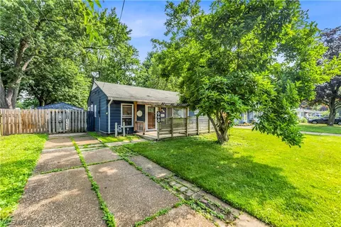 280 Kempton Dr, Berea, OH 44017
