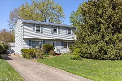 8295 Mentorwood Dr, Mentor, OH 44060