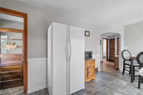 Entry Way - 181 Renee Dr, Struthers, OH 44471 photo 2 of 4