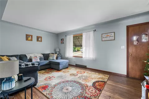 Living - 181 Renee Dr, Struthers, OH 44471 photo 1 of 1