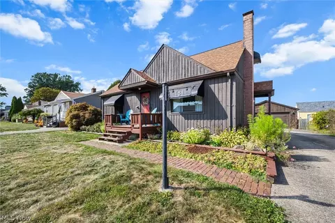 Exterior - 181 Renee Dr, Struthers, OH 44471 photo 9 of 10