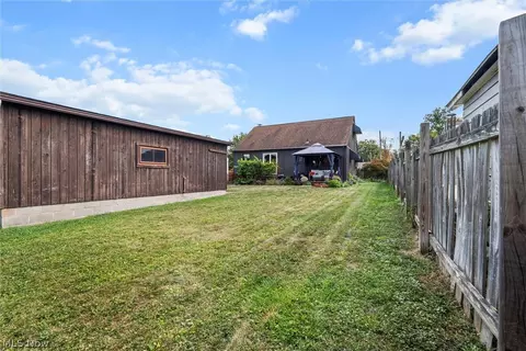 Exterior - 181 Renee Dr, Struthers, OH 44471 photo 4 of 10