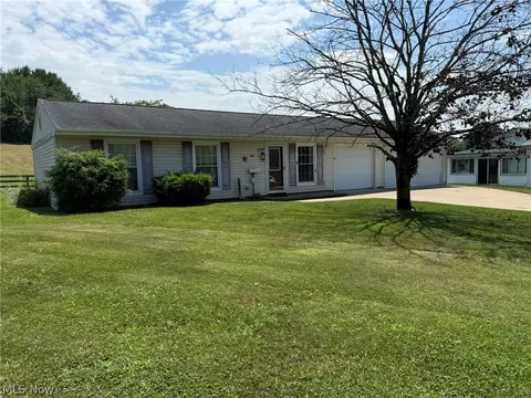 1019 Gordon Sq NE, Bolivar, OH 44612