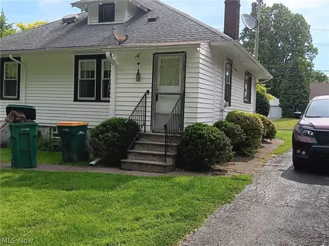 5248 Anthony St, Maple Heights, OH 44137 photo 2