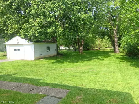 5248 Anthony St, Maple Heights, OH 44137 photo 3