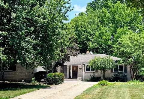 2269 Halcyon Rd, Beachwood, OH 44122
