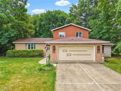 9841 Cedarwood Dr, North Royalton, OH 44133