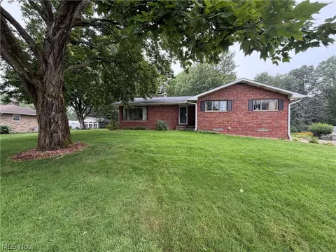 1157 Glenview Dr, Mogadore, OH 44260