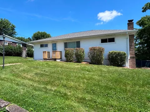 137 Loretta Ave, Follansbee, WV 26037
