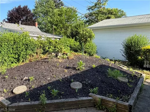2033 Highland Ave, Ashtabula, OH 44004 photo 7