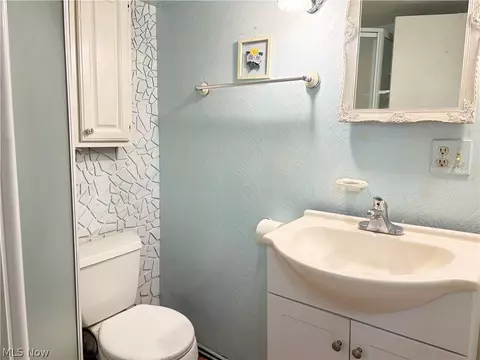 2033 Highland Ave, Ashtabula, OH 44004 photo 17