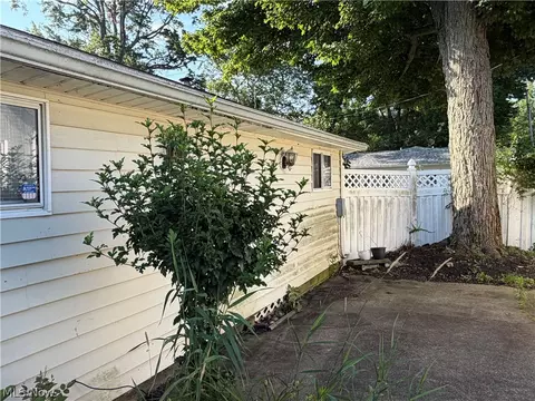2033 Highland Ave, Ashtabula, OH 44004 photo 8
