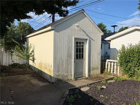 2033 Highland Ave, Ashtabula, OH 44004 photo 3
