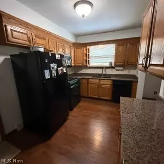 Entry Way - 346 Oneida Ave NW, Canton, OH 44708 photo 3 of 5