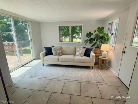Living - 6230 Foxridge Dr, Boardman, OH 44512 photo 5 of 5