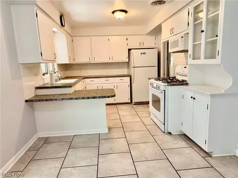 Kitchen - 6230 Foxridge Dr, Boardman, OH 44512 photo 2 of 2