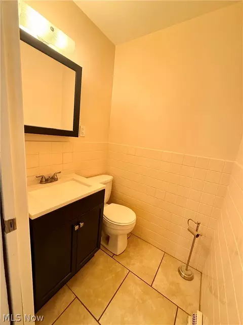 Bath - 6230 Foxridge Dr, Boardman, OH 44512 photo 1 of 3