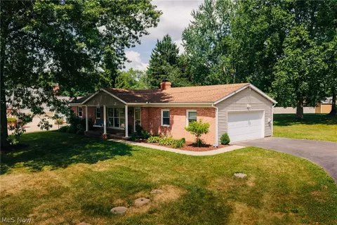 8666 Morning View Ave NW, Clinton, OH 44216