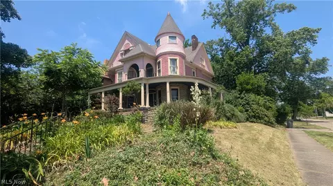 204 Broadway Ave, Youngstown, OH 44504
