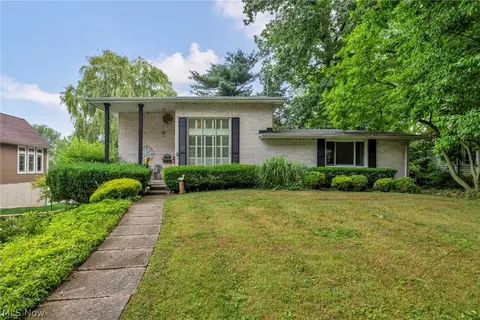 8247 Lake Shore Blvd, Mentor, OH 44060