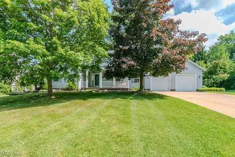 104 Charter Dr, Northfield Center, OH 44067