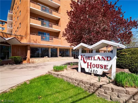 1480 Warren Rd #302, Lakewood, OH 44107