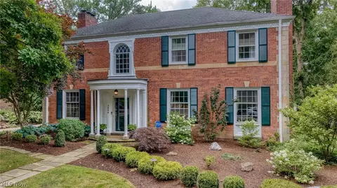 2686 Cranlyn Rd, Shaker Heights, OH 44122