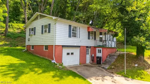 820 Mariann Dr, Martins Ferry, OH 43935