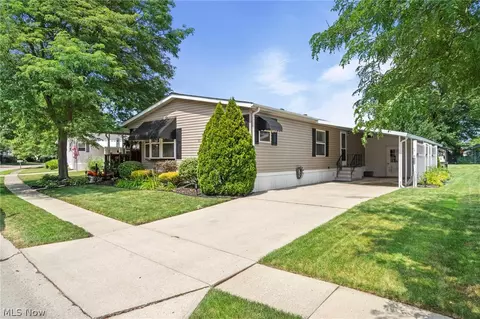 64 Periwinkle Dr, Olmsted Twp, OH 44138