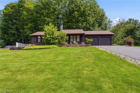 3064 Townsend St NW, Uniontown, OH 44685